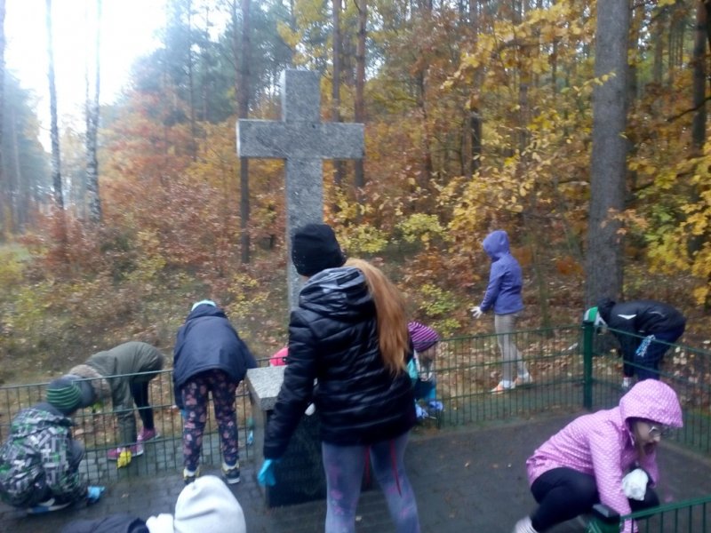 Wyjazd do miejsca pamięci w Kacprówku